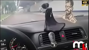 Casada safada fez o corno parar o carro para pegar o negão roludo bbc na rodoviaria e o corno filmou tudo completo no red
