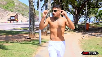 Manja esses shorts são bem propícios pra dar aquela espiada os cariocas ja estão usando na maldade pra atrair p