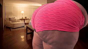 ¡madrastra culona con un coño gordo que roba miradas esta latina de 40 años mueve su trasero perfecto en tanga roja y lo rebota como nadie