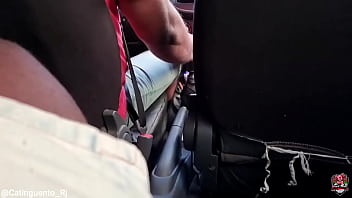 “um copo d’água e um pau não se nega a ninguém né ” ontem o plano era ir pro centro caçar na rua mas esse ube