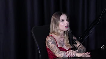 Ruiva safada mostra seus enormes peitos após dizer que sempre foi exibida nunca fez menage participou da casa das pimentinhas vai sambar no carnaval e seu lugar inusitado - isadora closel