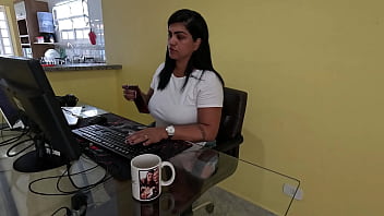 Nicoly mattos não resistiu e deu o cuzinho no sofá da recepção depois de mamar o pau do chefe no escritório