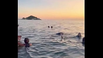 Mais uma nova experiência pra conta canoagem - música terapia - meditação saímos do canal 6 aqui em santos remando