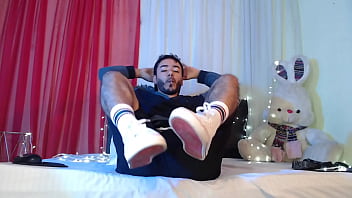 I come home from exercising and i take advantage of the fact that i'm alone to masturbate very delicious