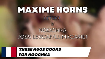 Noochka a toujours rêvé d’être prise par plusieurs hommes cette fois on a exaucé tous ses fantasmes au le ch
