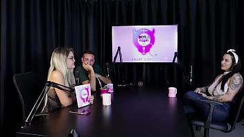 Gosta de fazer um boquete babado teve o gang bang reverso já realizou quase todos os fetiches e adora inversão - lexi mallet sheer red