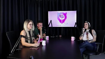 Gosta de fazer um boquete babado teve o gang bang reverso já realizou quase todos os fetiches e adora inversão - lexi mallet sheer red
