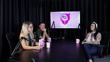 Gosta de fazer um boquete babado teve o gang bang reverso já realizou quase todos os fetiches e adora inversão - lexi mallet sheer red