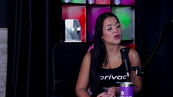 O motivo que decidiu fazer conteúdo pornô se decepcionou na primeira gravação quer colocar dedo no cu do homem e ao experimentar outra mulher - emily louise watch sheer red
