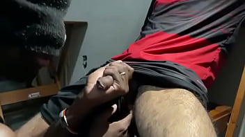 Já mamaram um flamenguista hoje o puto tem uma piroca tortona grande e com pele hétero #fetiche #uncut #oral