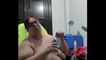 Coolmarina madura rellenita termina la jornada muy caliente