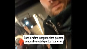 Moi dans le métro alors que tout internet as vu mon concombre dorée et toi tu fais attentions aux personnes dans le