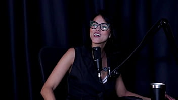Ficou excitado e tirou a roupa da apresentadora que o jogou na mesa e fez boquete em seu pau - nego catra watch sheer red