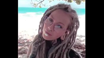 A little selfie video from the beach ️ soaking in the sun and good vibes#beachselfie #oceansidevibes #sunnydays