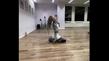 Who else loves to dance comment me - if you do and comment withnop - if you dont like to dance