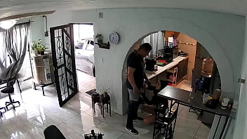 Un contratista fue a hacer tranbajos a mi casa y me puse coqueta con el para pagarle con mi cuerpo y pasarla rico