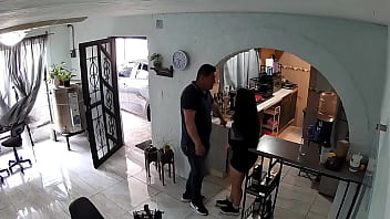 Un contratista fue a hacer tranbajos a mi casa y me puse coqueta con el para pagarle con mi cuerpo y pasarla rico