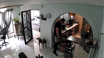 Un contratista fue a hacer tranbajos a mi casa y me puse coqueta con el para pagarle con mi cuerpo y pasarla rico