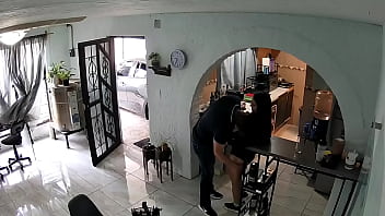Un contratista fue a hacer tranbajos a mi casa y me puse coqueta con el para pagarle con mi cuerpo y pasarla rico