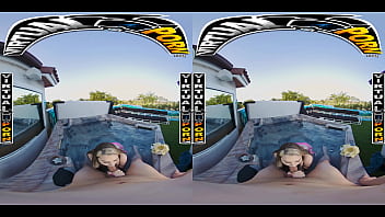 Virtual porn - kimberly snow notices johnny's boner in the hot tub & can't resist getting a taste of it