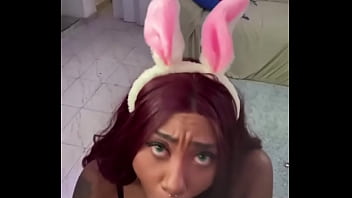 Já imaginou eu te chupando todinho até os ovos até você encher minha boca com seu leitinho essa coelhinha prefer
