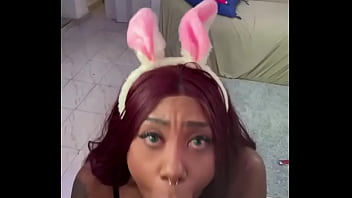 Já imaginou eu te chupando todinho até os ovos até você encher minha boca com seu leitinho essa coelhinha prefer