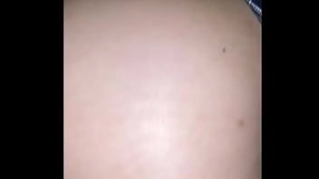 Hermosa latina de culo maraviolloso siendo follada en cuatro por hermanastro prometedor de verga enorme sin pudor