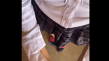 Hermosa latina de culo maraviolloso siendo follada en cuatro por hermanastro prometedor de verga enorme sin pudor