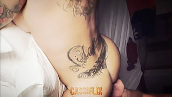 Cassiana costa provoca seu personal balançando a bunda para ele que não resiste e come a bunda dela completo no cassiflix