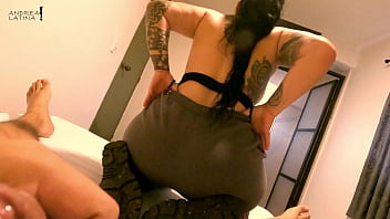 Hermosa mujer culona me ayuda a correrme