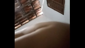 Esposa sentando no marido gostoso e deseja outro pau pra gosar