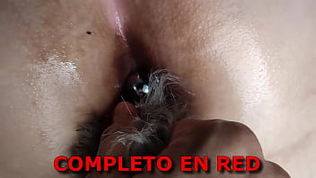 Me meten un plug anal pro primera vez - mi padrastro quiere que le de mi culito - primer anal con plug