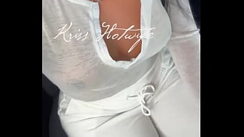 Roupinha para curtir um cineminha com meu corno blusinha aprovada acabei de postar no meu vip uns cliks de agora
