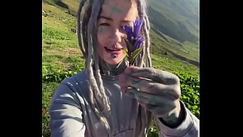 I got a super amazing flower from lily lu filmz what’s the most thoughtful gift you’ve ever received #flower