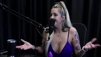 Os clientes voltam por não dar só o sexo se masturbava desde nova teve um cliente ladrão de banco e quis pagar com o boquete - julia fontanelli watch sheer red