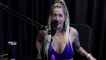 Os clientes voltam por não dar só o sexo se masturbava desde nova teve um cliente ladrão de banco e quis pagar com o boquete - julia fontanelli watch sheer red