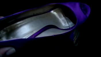 Mistress insults you while showing her feet in the car la mistress ti insulta mentre most i piedi in macchina