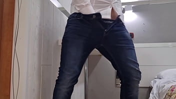 Cazzo enorme sborra sega potente e culo maschile sexy - geme e gode in camicia bianca guarda come ti sborro in bocca