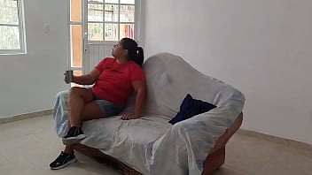Conocí a una gordita muy puta y la invite para ganar algo de dinero extra y terminamos cogiendo muy bien y dejandole el culo lleno de semen