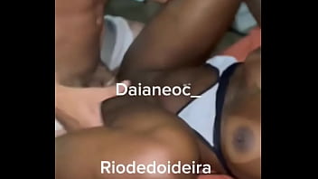 Delícia metendo tudo na putinha do corno