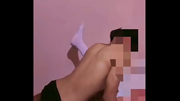 Quitandole el virgo a mi pequeña y asi cabarga sobre mi polla por primera vez probando verga latina caliente de 18yo
