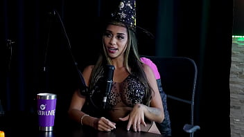 Conheceu o marido em uma casa de swing intrduziram fetiches aos poucos sua primeira vez foi em uma gravação e sobre levar no cu e na buceta - casal fada prazeres sheer red halloween