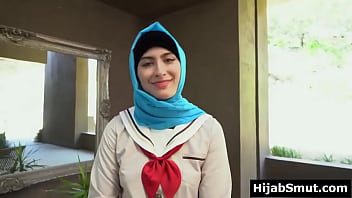 Inexperienced muslim girl gets a sex lesson