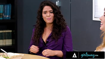 Gossiping teachers fuck during break