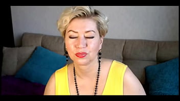My sweet wife is a webcam slut-2 a dildo in the pussy of a mature beauty and a perky playful wagging of her ass