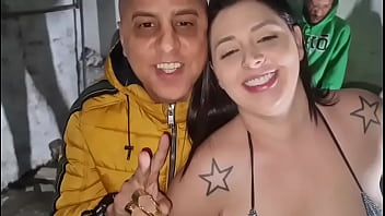 No estacionamento com a monica lima