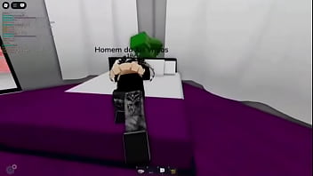 Loira grande foi fodida brincando com o homem do xis vridos aprendendo a liçao no grande brookhaven pornblox