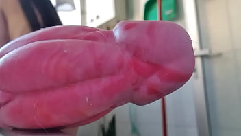 Safada de calcinha varrendo a casa