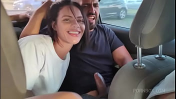 Débora andrade no rio de janeiro com 2 desconhecidos mamou na praia fodeu no uber e em casa gozou com os caras