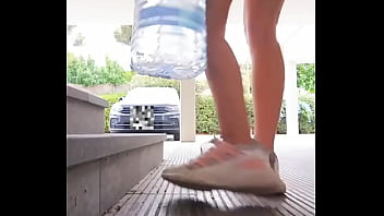 ¿me ayudas a cargar el agua #faldacorta #jueves#chicas #exhibit dale retweet y ayúdame a llegar a 1